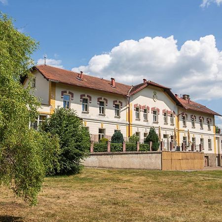 Pension V Parku Cesky Sternberk Exteriör bild