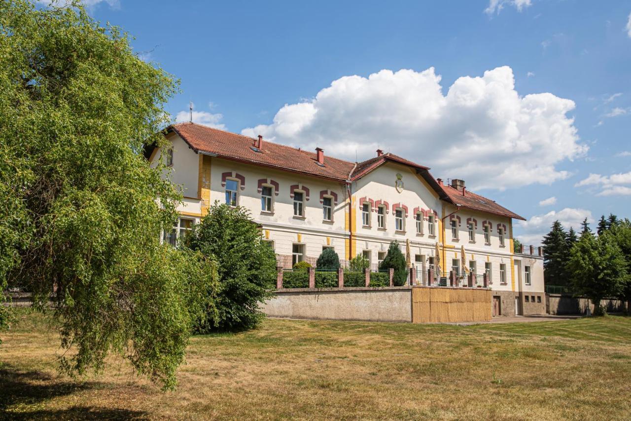 Pension V Parku Cesky Sternberk Exteriör bild